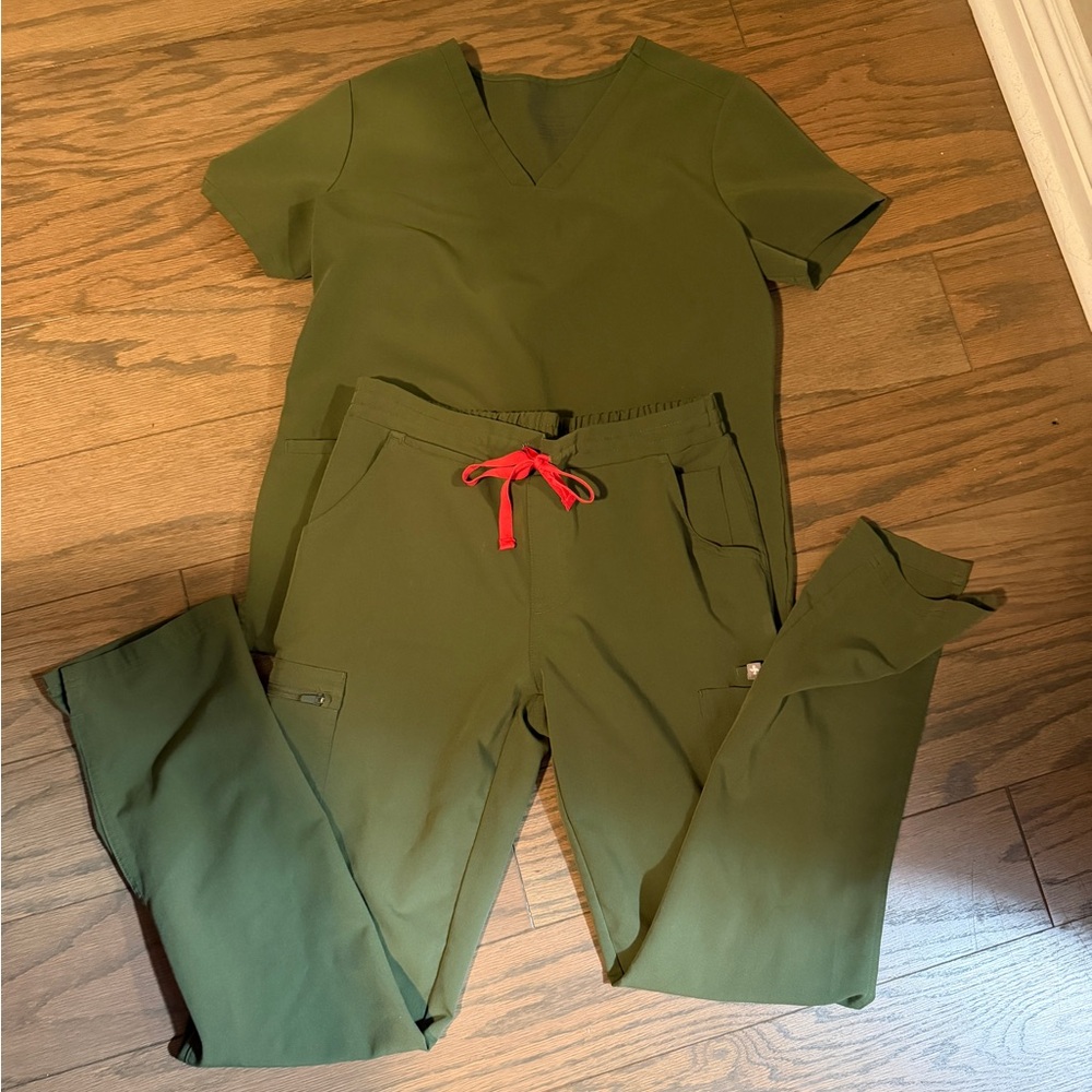 Figs woman’s scrub set in dark olive